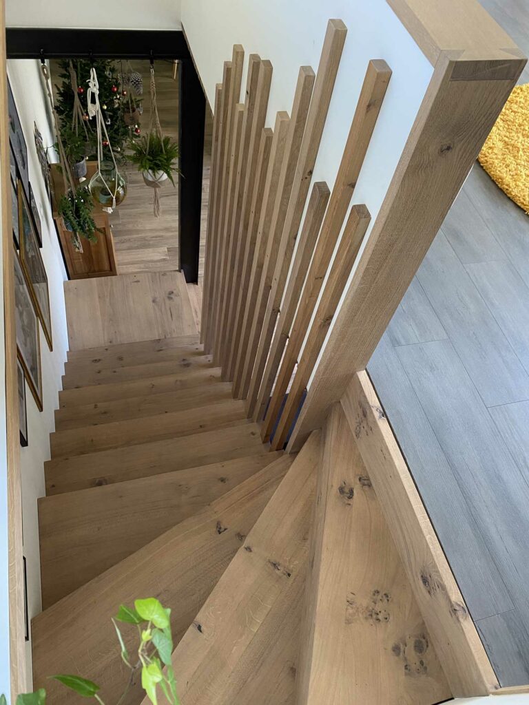 escalier lambris chene noueux maison neuve locmelar menuiserie ollivier 5
